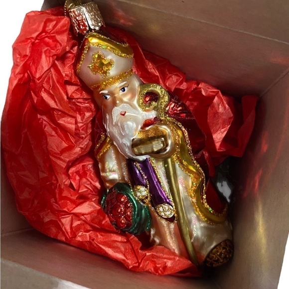 OLD WORLD CHRISTMAS CHRISTMAS TREE ORNAMENT PRIEST WITH BOX - Picture 3 of 10